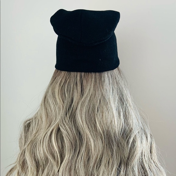 Easy to Wear Effortless Style 20” Ombre Ash Synthetic Wig - Picture 9 of 15